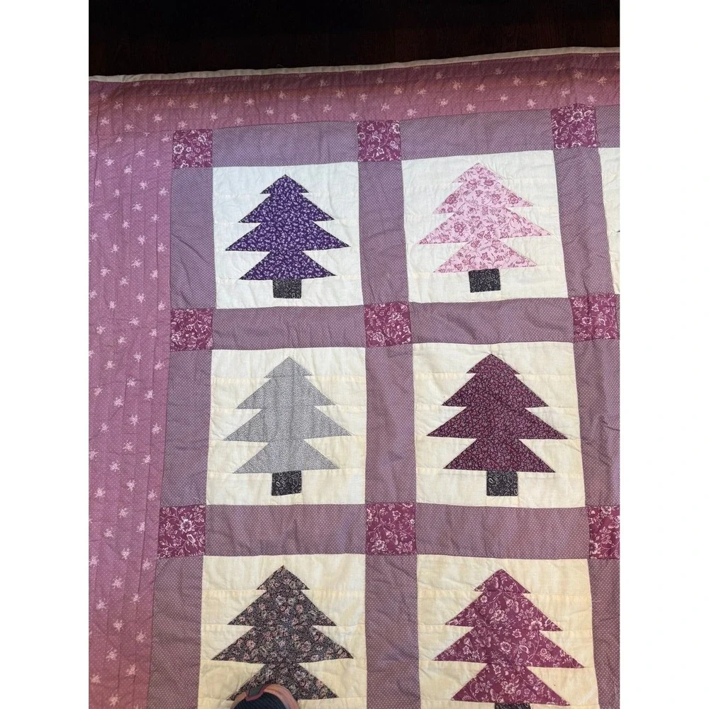Quilt. Hand quilted.